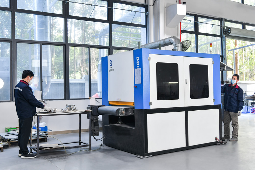 自动去毛刺车间